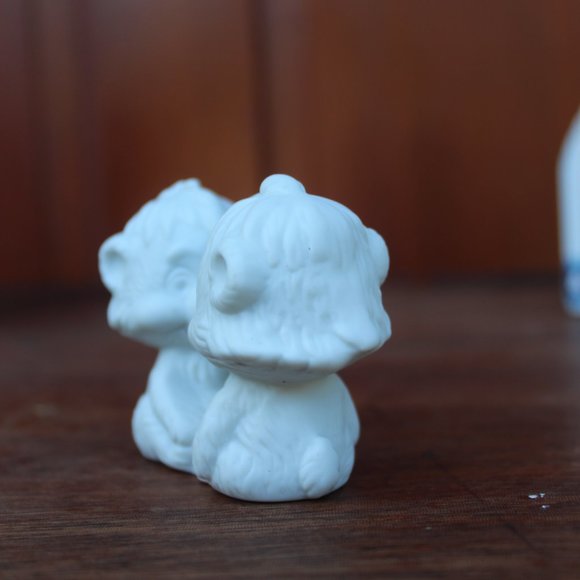 Vintage Hallmark Kissing Hedgehogs Bisque Porcelain Gallery Figurine 2.25" - Picture 2 of 5